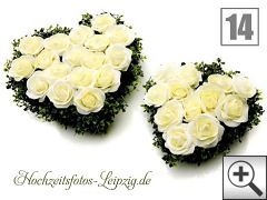 Hochzeitsauto Blumenschmuck Beispiel 14 - Autogesteck 2 weiße Rosenherzen