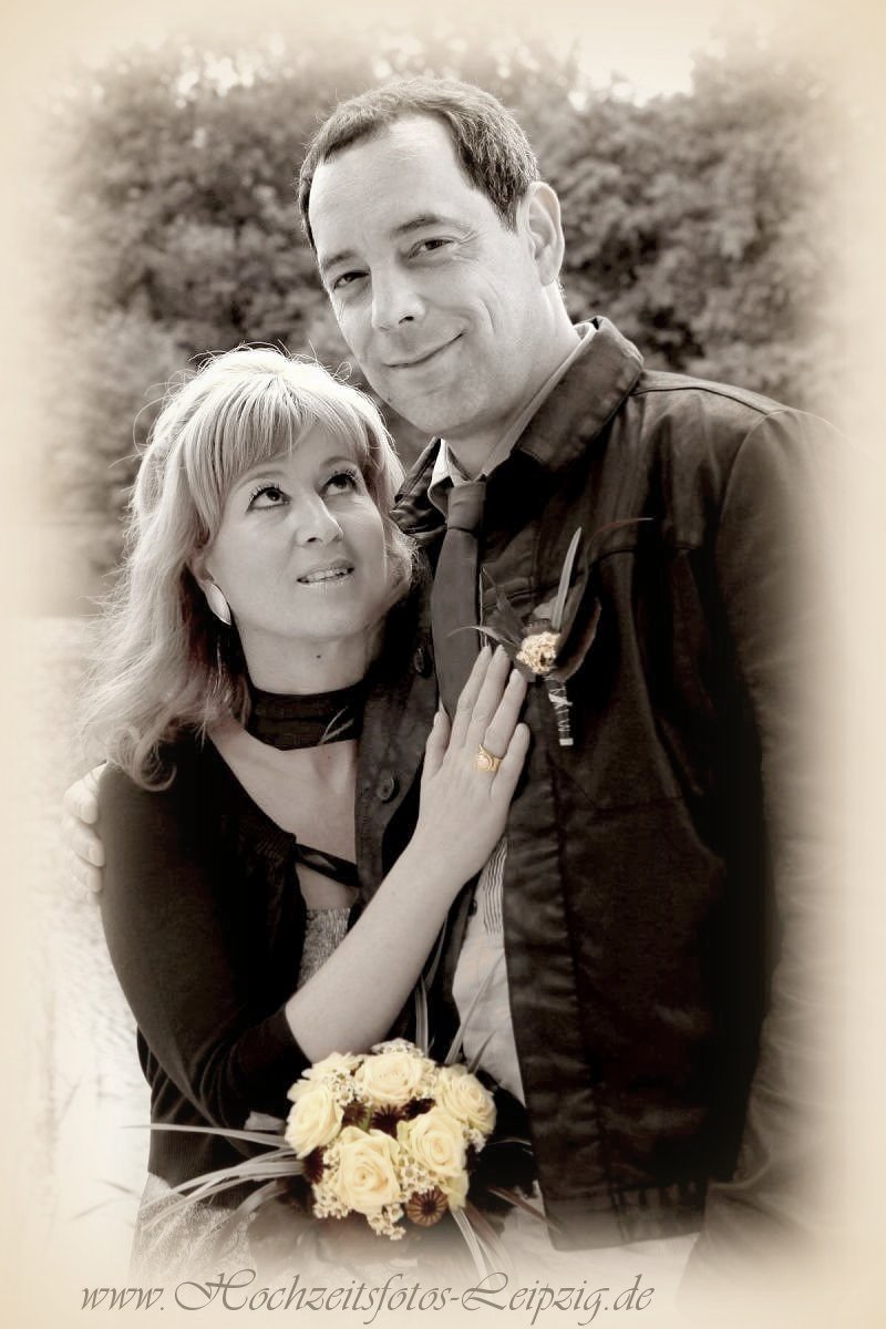 Foto: Brautpaar heiratet in Markkleeberg