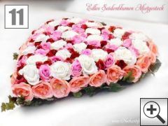 Groes Rosenherz als Hochzeitsauto Blumenschmuck