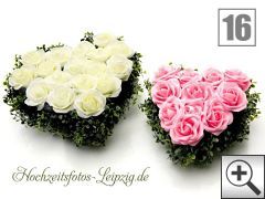 2 Rosenherzen in Wei und Rosa als Hochzeitsauto Blumenschmuck